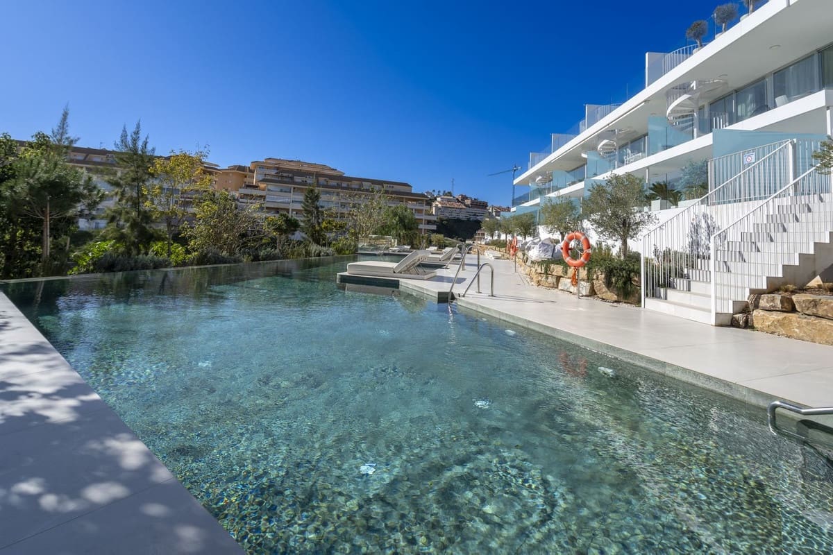 2 sovrum Takvåning till salu i Fuengirola med pool garage - 885 000 € (Ref: 9736076)