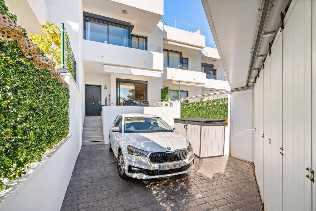 3 soveværelse Byhus til salg i Fuengirola med swimmingpool garage - € 899.000 (Ref: 9736158)