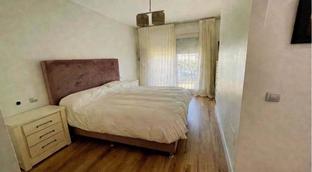 4 soveværelse Byhus til salg i Marbella med swimmingpool garage - € 840.000 (Ref: 9737035)