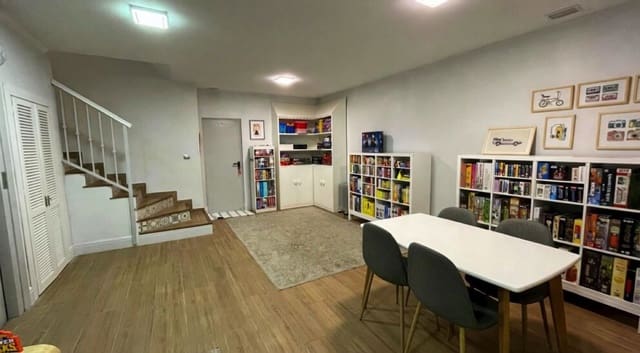 4 soveværelse Byhus til salg i Marbella med swimmingpool garage - € 840.000 (Ref: 9737035)