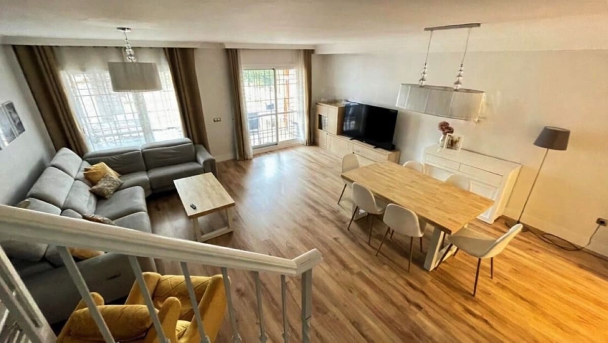 4 soveværelse Byhus til salg i Marbella med swimmingpool garage - € 840.000 (Ref: 9737035)