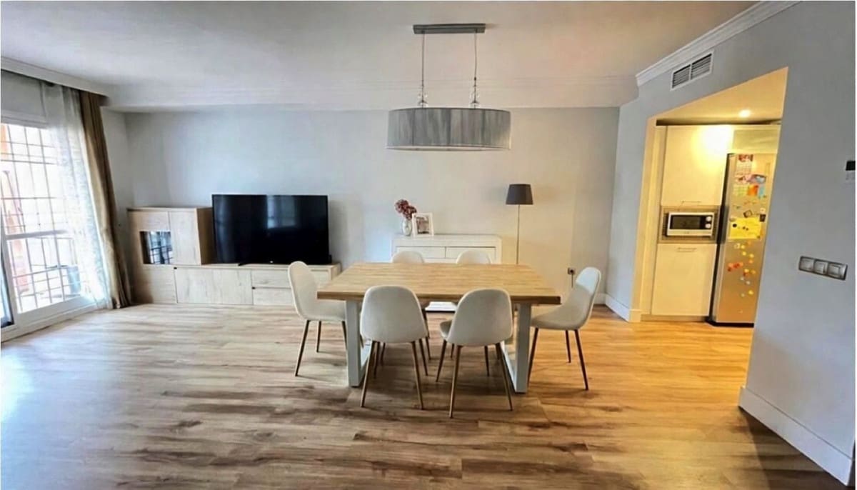 4 soveværelse Byhus til salg i Marbella med swimmingpool garage - € 840.000 (Ref: 9737035)