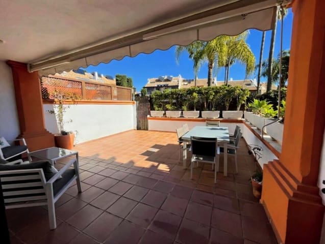 4 soveværelse Byhus til salg i Marbella med swimmingpool garage - € 840.000 (Ref: 9737035)