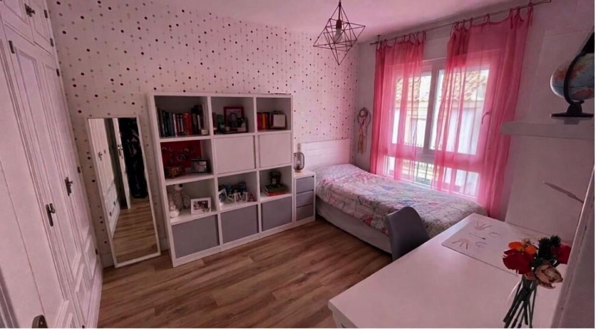 4 soveværelse Byhus til salg i Marbella med swimmingpool garage - € 840.000 (Ref: 9737035)