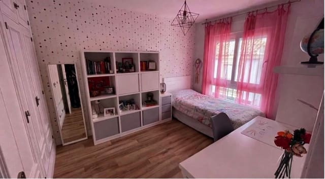 4 soveværelse Byhus til salg i Marbella med swimmingpool garage - € 840.000 (Ref: 9737035)