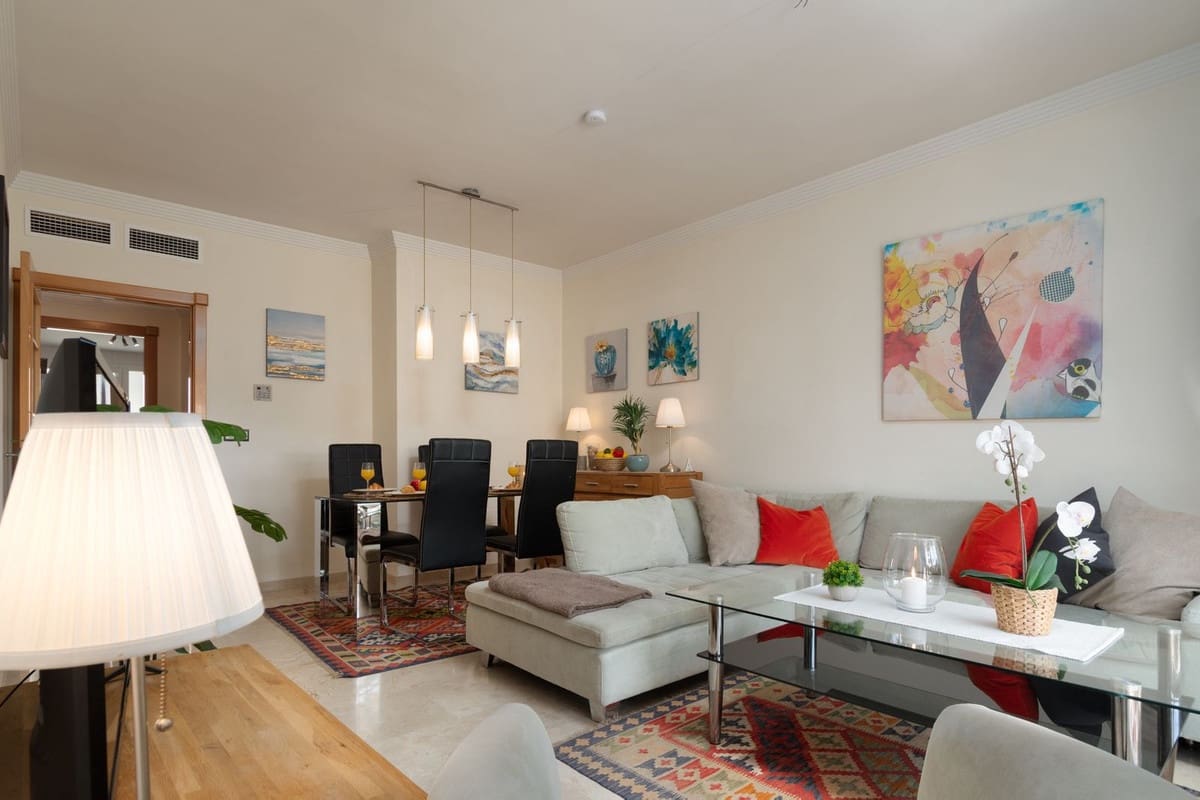 2 soverom Penthouse til salgs i La Duquesa / Puerto de la Duquesa med svømmebasseng garasje - € 295 000 (Ref: 9737055)