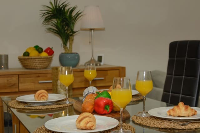 2 soveværelse Penthouse til salg i La Duquesa / Puerto de la Duquesa, Manilva med swimmingpool garage - € 295.000 (Ref: 9737055)