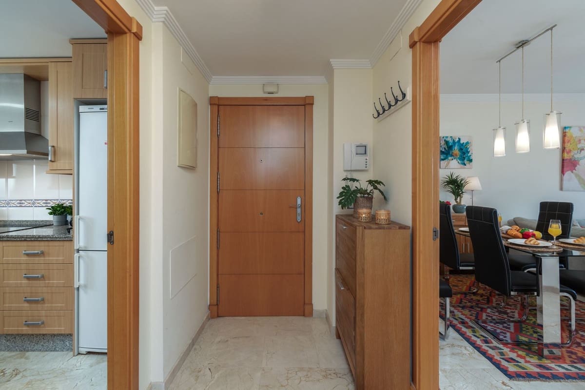 2 soverom Penthouse til salgs i La Duquesa / Puerto de la Duquesa med svømmebasseng garasje - € 295 000 (Ref: 9737055)