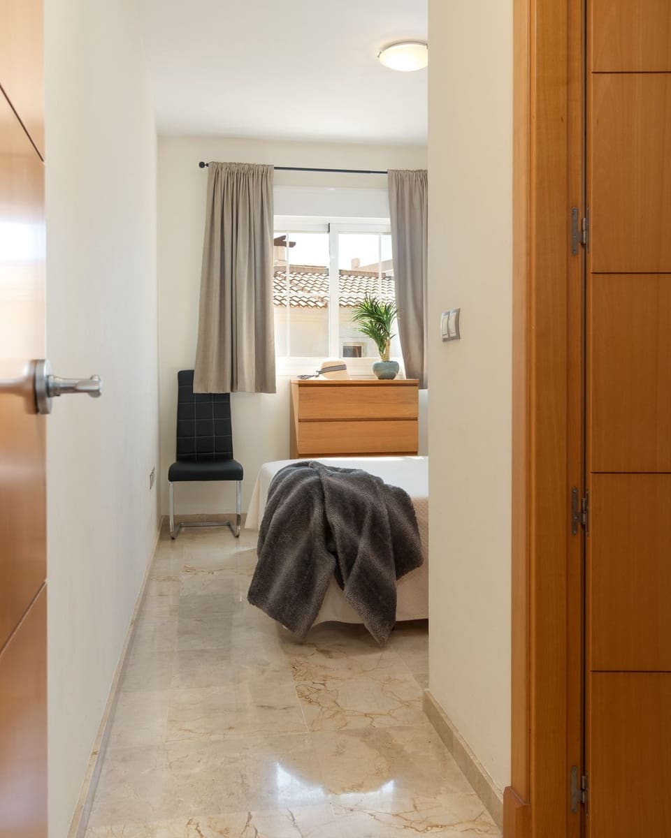 2 soverom Penthouse til salgs i La Duquesa / Puerto de la Duquesa med svømmebasseng garasje - € 295 000 (Ref: 9737055)