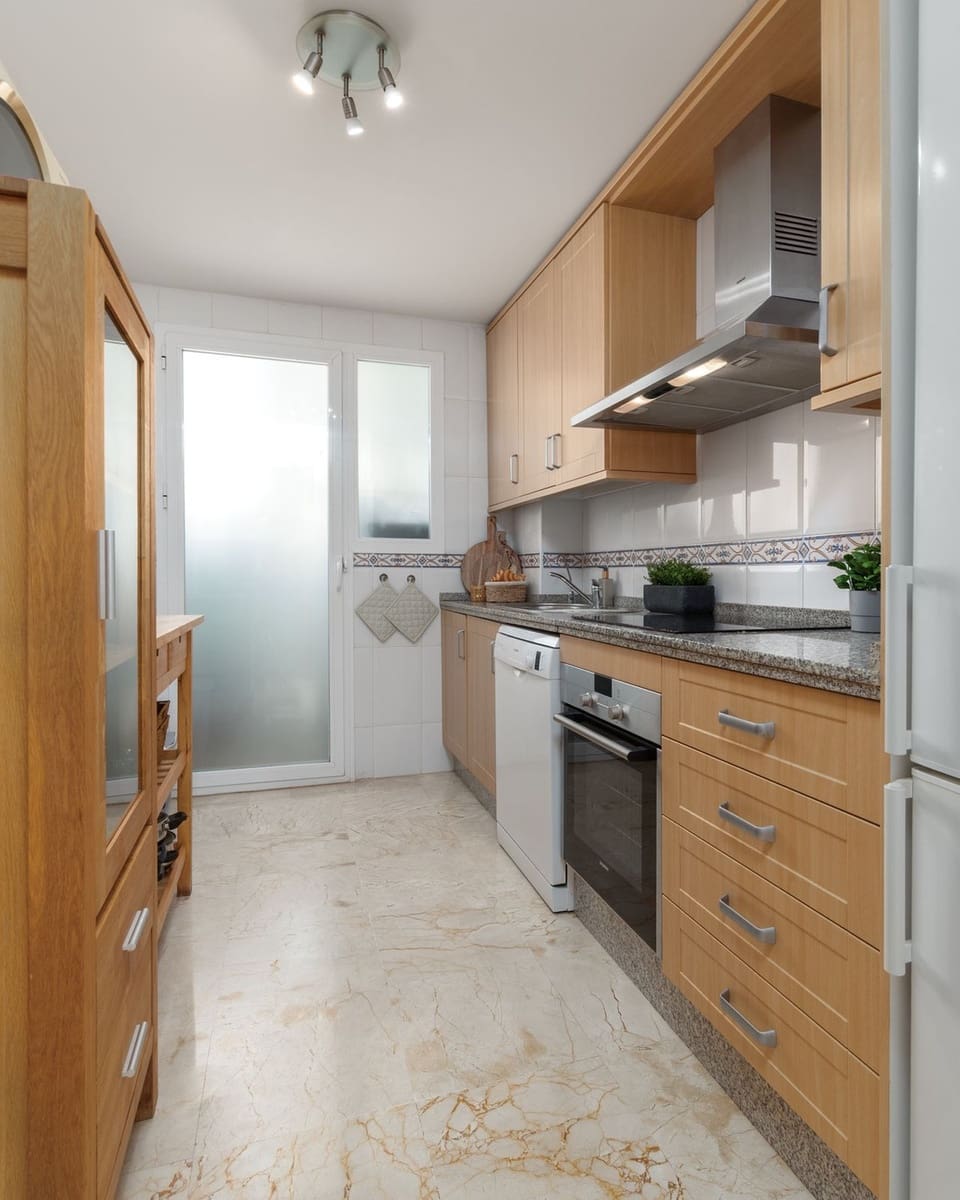 2 soverom Penthouse til salgs i La Duquesa / Puerto de la Duquesa med svømmebasseng garasje - € 295 000 (Ref: 9737055)