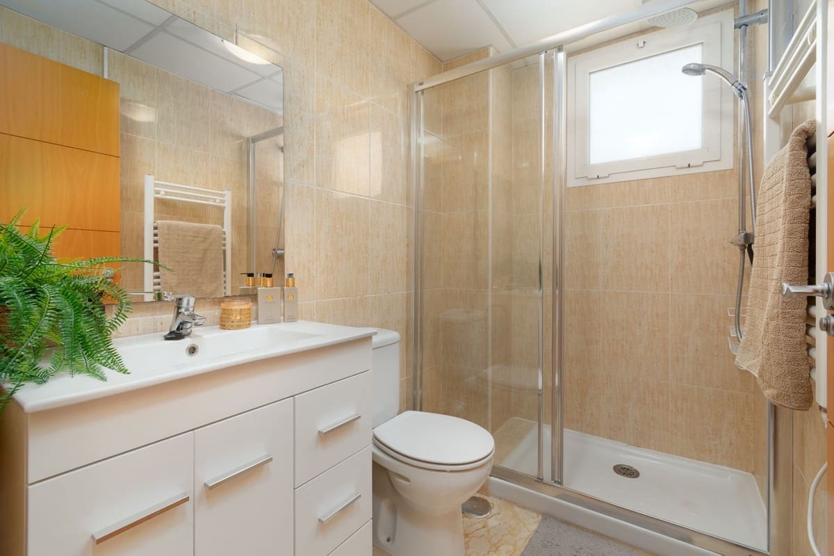 2 soverom Penthouse til salgs i La Duquesa / Puerto de la Duquesa med svømmebasseng garasje - € 295 000 (Ref: 9737055)