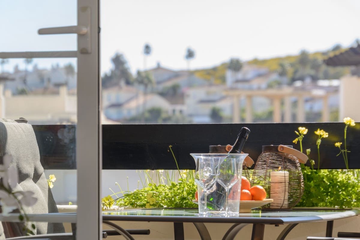 2 soverom Penthouse til salgs i La Duquesa / Puerto de la Duquesa med svømmebasseng garasje - € 295 000 (Ref: 9737055)