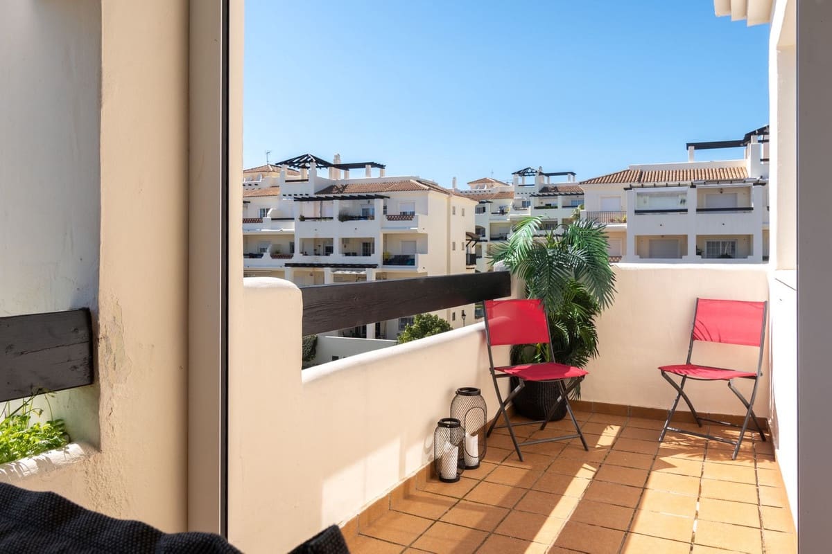 2 soverom Penthouse til salgs i La Duquesa / Puerto de la Duquesa med svømmebasseng garasje - € 295 000 (Ref: 9737055)