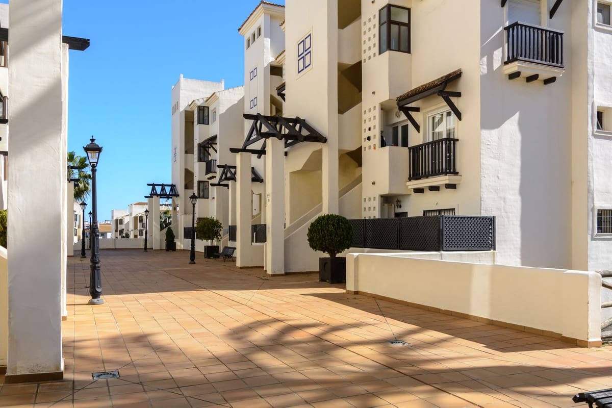 2 soverom Penthouse til salgs i La Duquesa / Puerto de la Duquesa med svømmebasseng garasje - € 295 000 (Ref: 9737055)