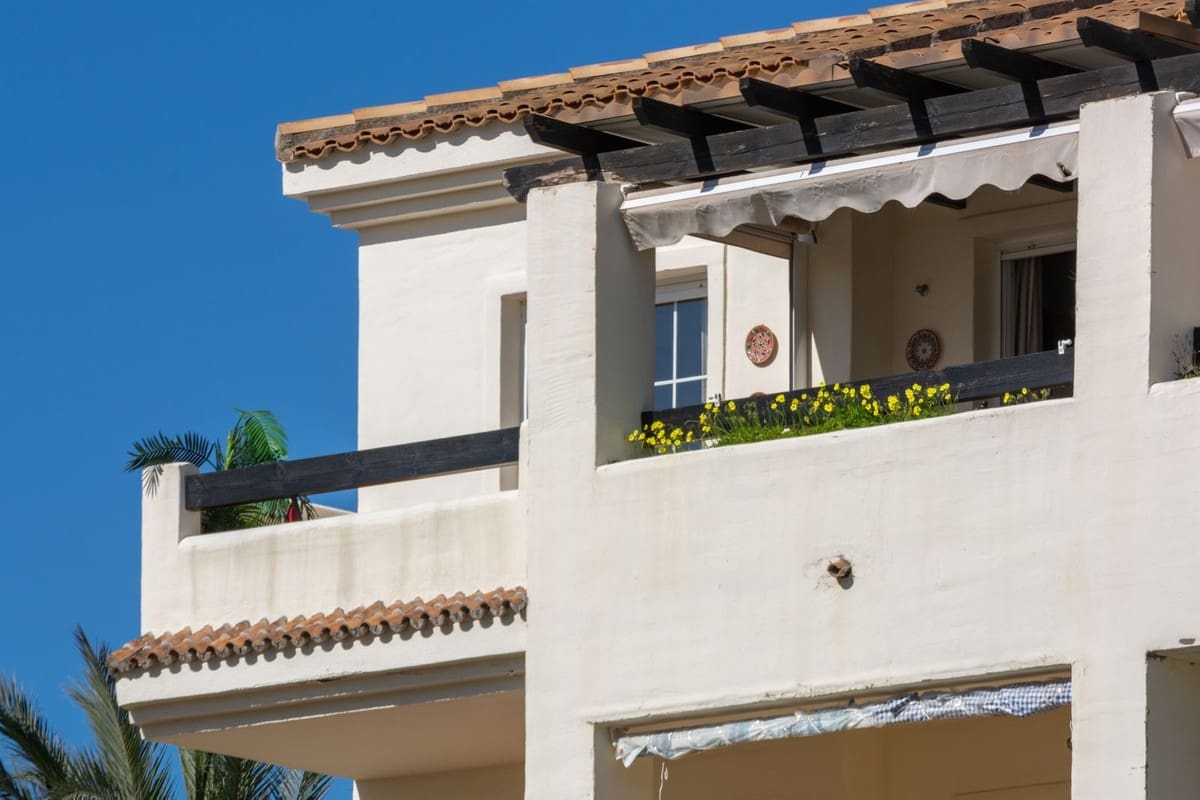 2 soverom Penthouse til salgs i La Duquesa / Puerto de la Duquesa med svømmebasseng garasje - € 295 000 (Ref: 9737055)