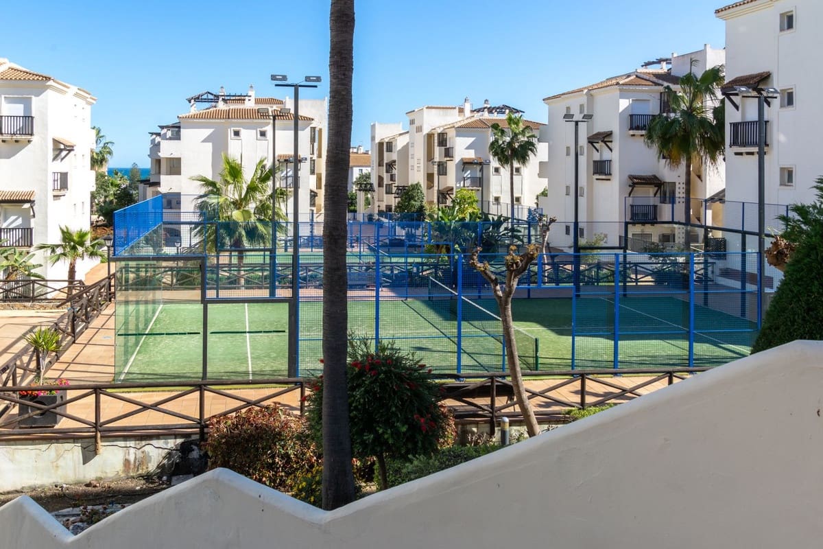 2 soverom Penthouse til salgs i La Duquesa / Puerto de la Duquesa med svømmebasseng garasje - € 295 000 (Ref: 9737055)