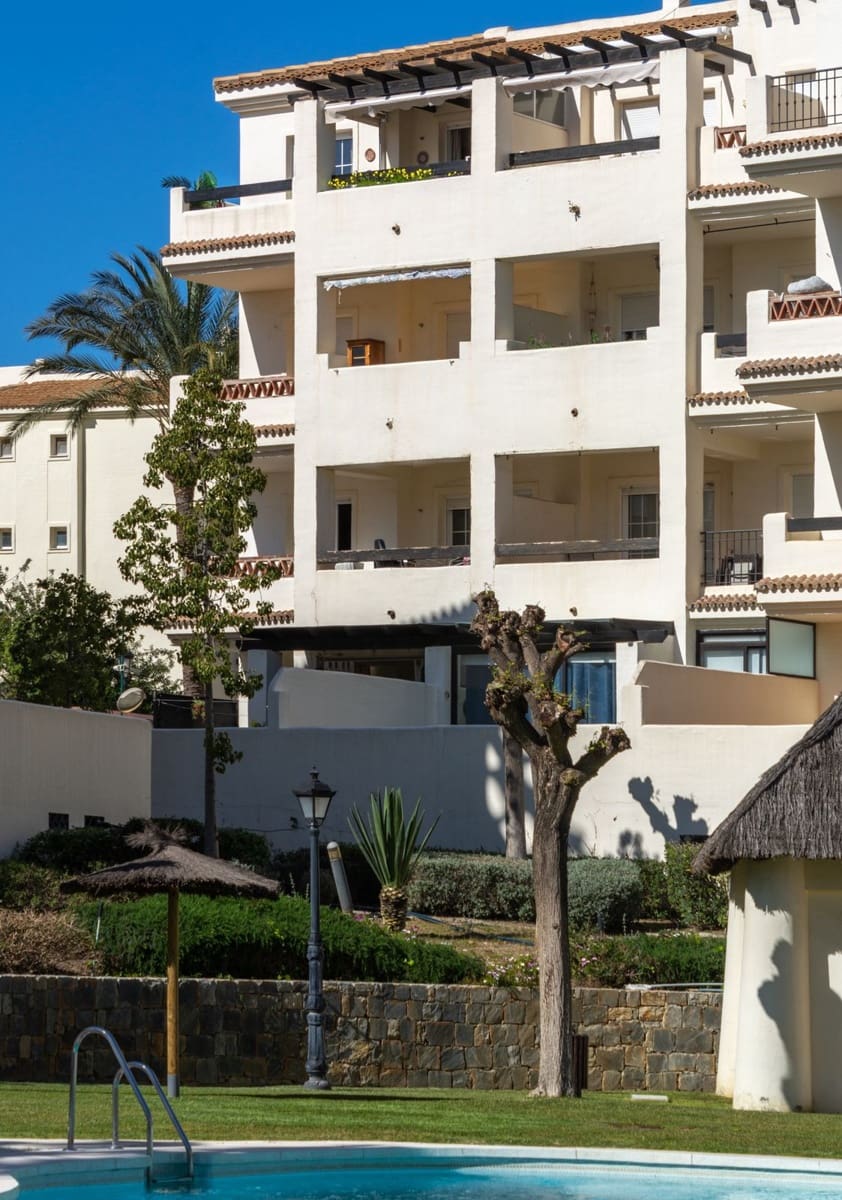 2 soverom Penthouse til salgs i La Duquesa / Puerto de la Duquesa med svømmebasseng garasje - € 295 000 (Ref: 9737055)