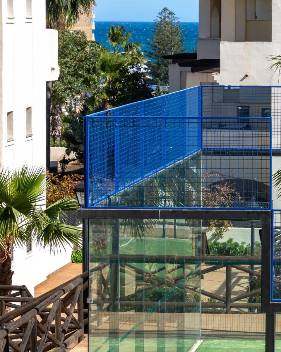 2 soverom Penthouse til salgs i La Duquesa / Puerto de la Duquesa med svømmebasseng garasje - € 295 000 (Ref: 9737055)