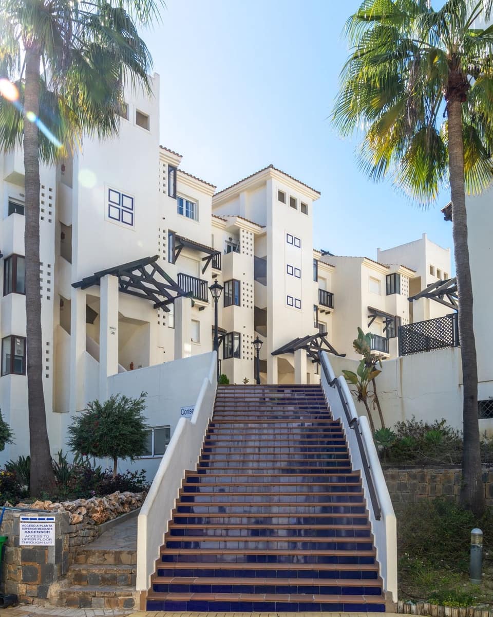 2 soverom Penthouse til salgs i La Duquesa / Puerto de la Duquesa med svømmebasseng garasje - € 295 000 (Ref: 9737055)