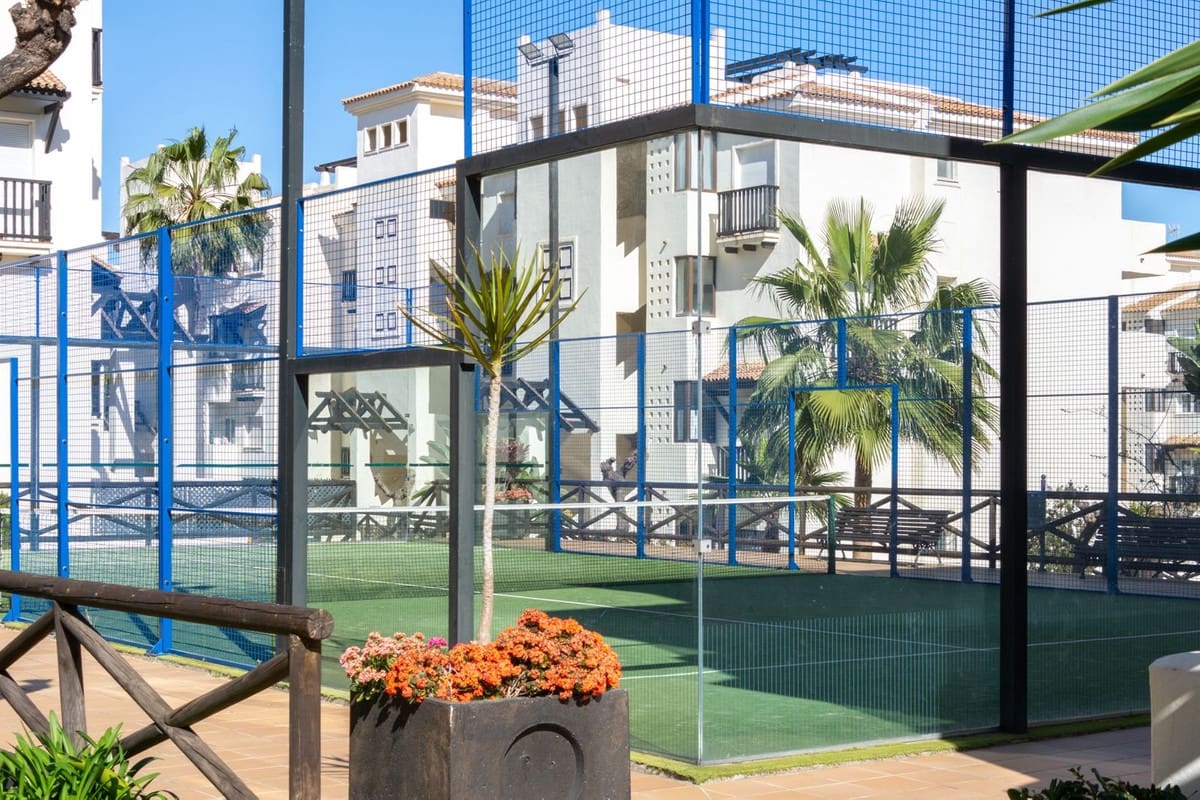 2 soverom Penthouse til salgs i La Duquesa / Puerto de la Duquesa med svømmebasseng garasje - € 295 000 (Ref: 9737055)