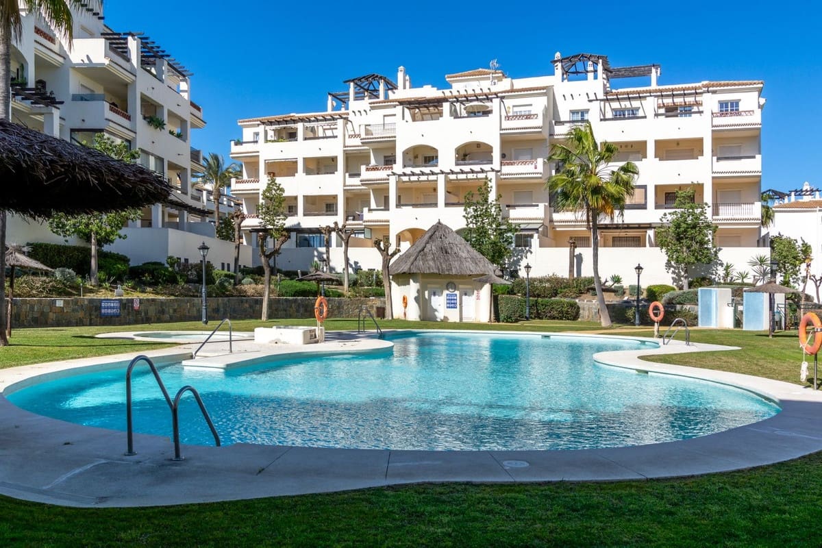 2 soverom Penthouse til salgs i La Duquesa / Puerto de la Duquesa med svømmebasseng garasje - € 295 000 (Ref: 9737055)