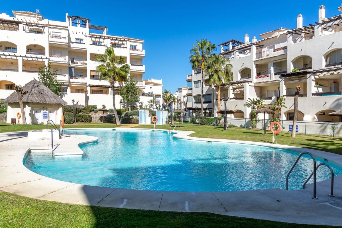 2 soverom Penthouse til salgs i La Duquesa / Puerto de la Duquesa med svømmebasseng garasje - € 295 000 (Ref: 9737055)