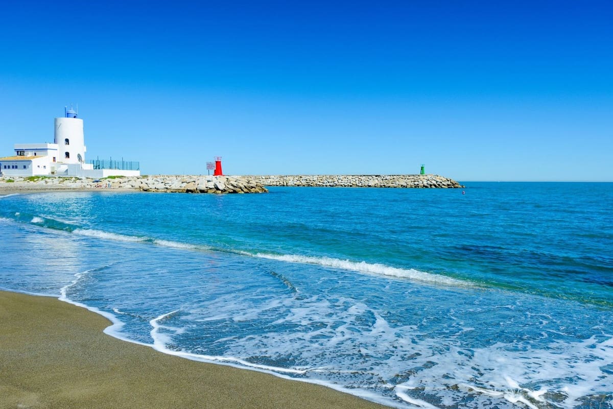 2 soverom Penthouse til salgs i La Duquesa / Puerto de la Duquesa med svømmebasseng garasje - € 295 000 (Ref: 9737055)