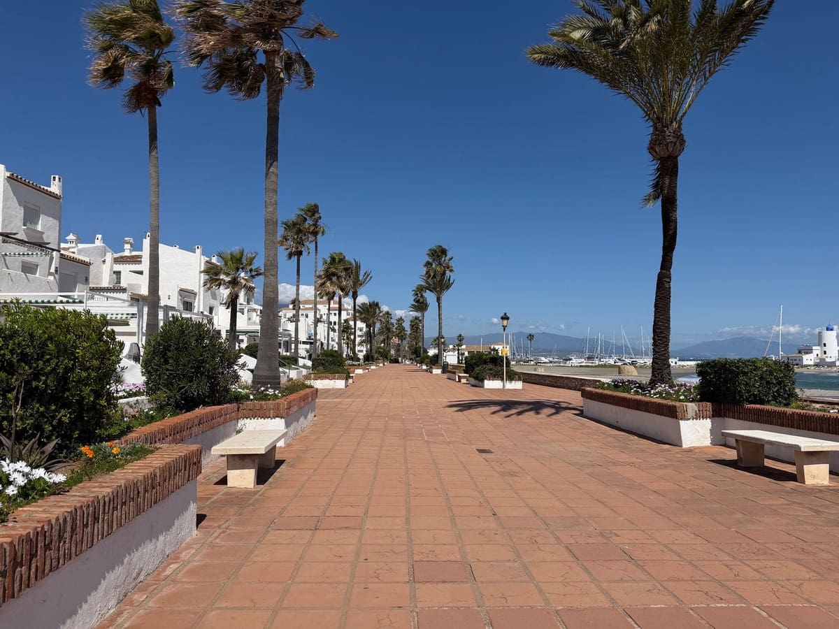 2 soverom Penthouse til salgs i La Duquesa / Puerto de la Duquesa med svømmebasseng garasje - € 295 000 (Ref: 9737055)