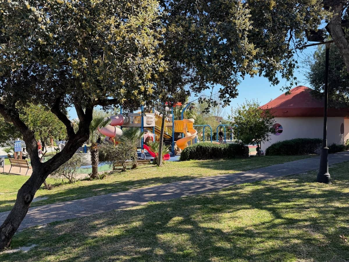 2 soverom Penthouse til salgs i La Duquesa / Puerto de la Duquesa med svømmebasseng garasje - € 295 000 (Ref: 9737055)