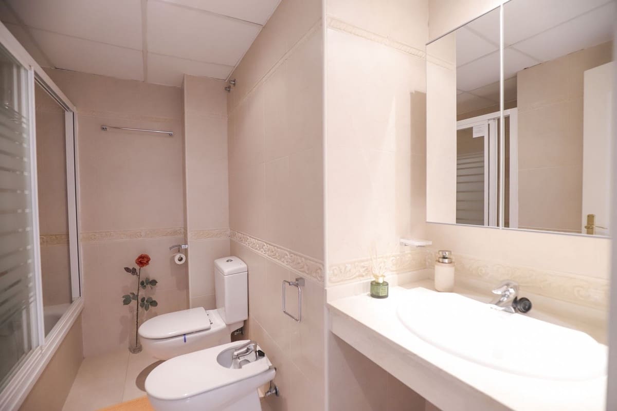 3 soverom Hus til salgs i Marbella med svømmebasseng garasje - € 569 000 (Ref: 9737107)