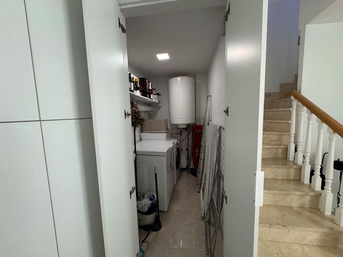 4 soverom Hus til salgs i Calahonda med svømmebasseng garasje - € 620 000 (Ref: 9737134)