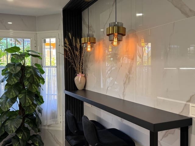 4 soverom Hus til salgs i Calahonda, Mijas med svømmebasseng garasje - € 620 000 (Ref: 9737134)