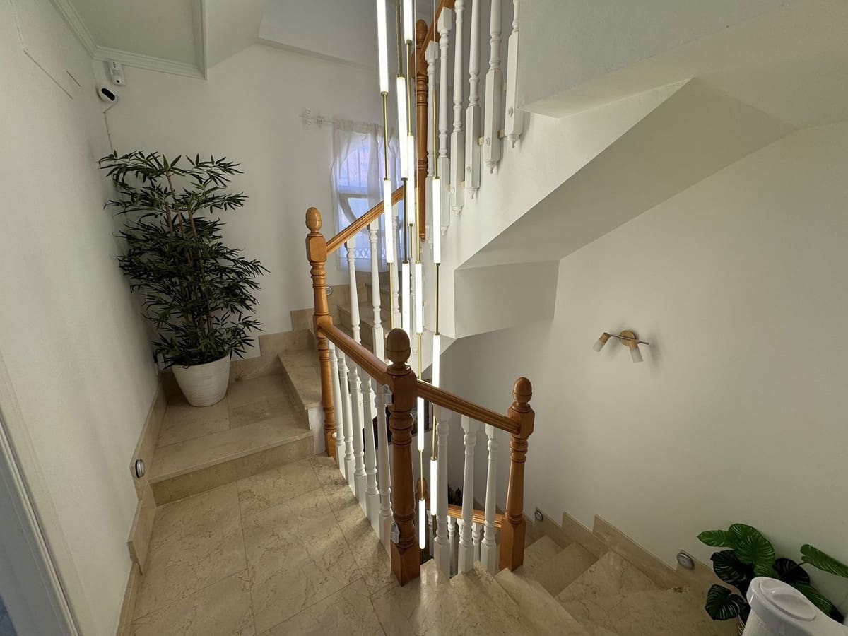 4 soverom Hus til salgs i Calahonda med svømmebasseng garasje - € 620 000 (Ref: 9737134)