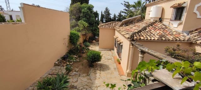 3 sovrum Villa till salu i Río Real, Marbella med pool garage - 1 699 000 € (Ref: 9737152)