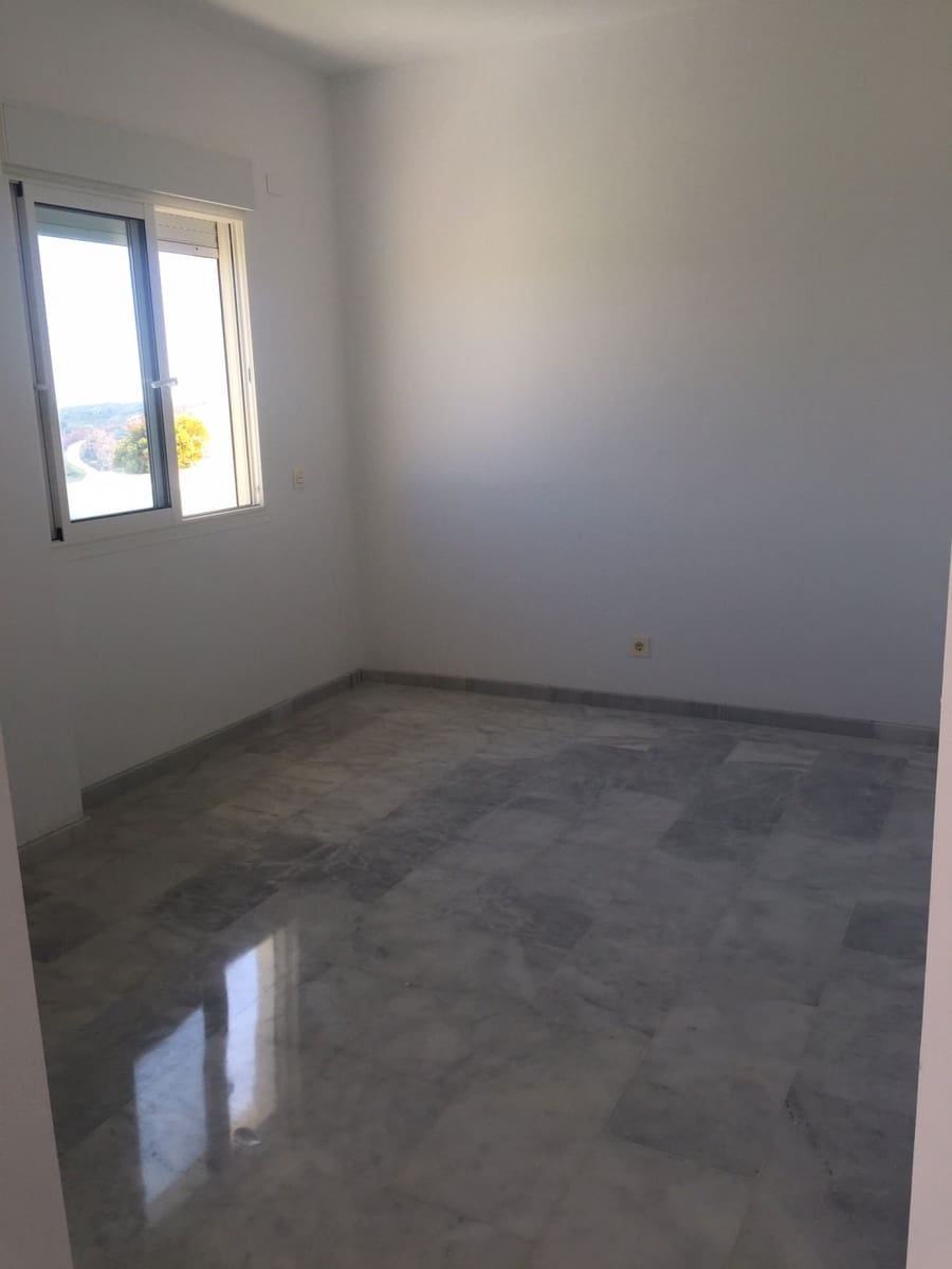 4 Zimmer Apartment zu verkaufen in Estepona mit Pool Garage - 420.000 € (Ref: 9737160)