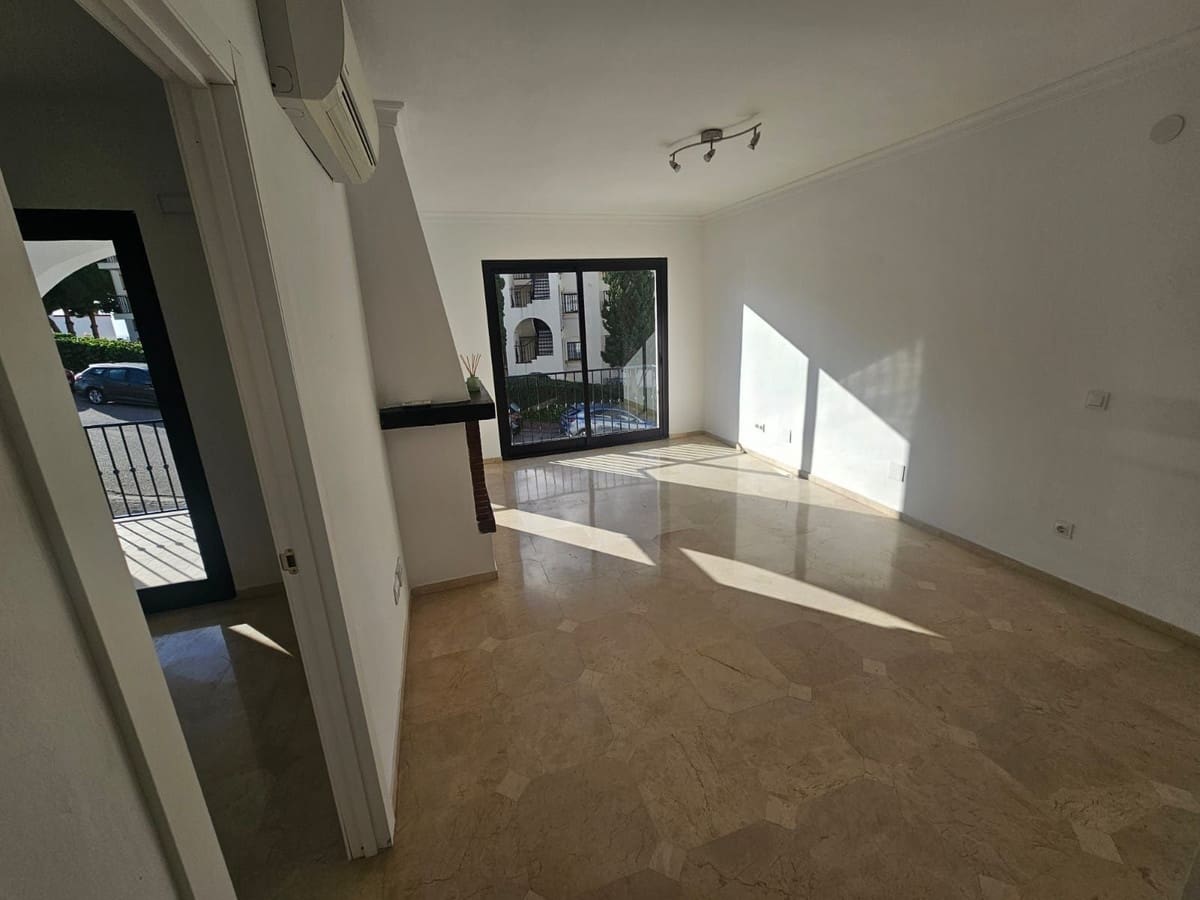 1 soverom Leilighet til salgs i Riviera del Sol med svømmebasseng - € 259 000 (Ref: 9737208)