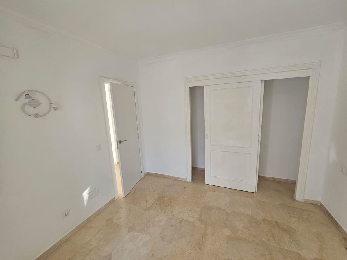 1 soverom Leilighet til salgs i Riviera del Sol med svømmebasseng - € 259 000 (Ref: 9737208)