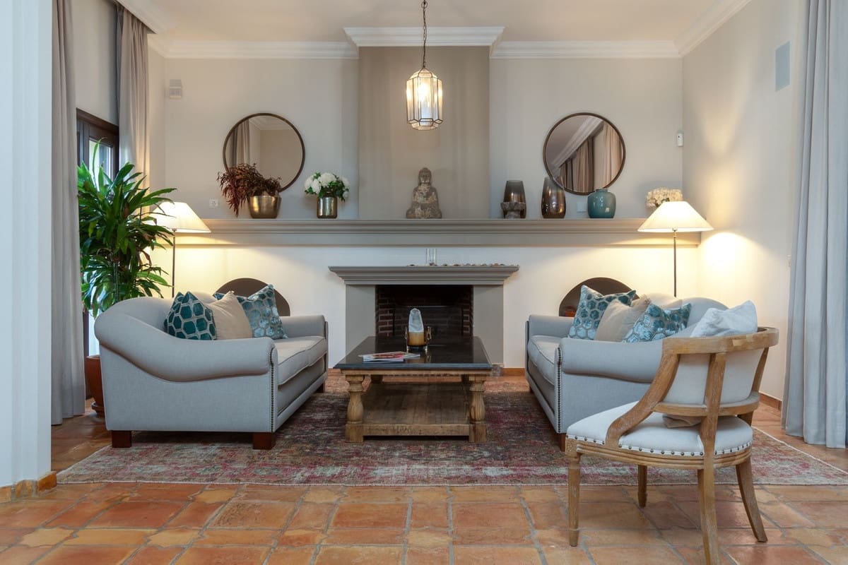 5 bedroom Villa for sale in San Pedro de Alcantara with pool - € 3,450,000 (Ref: 9737239)