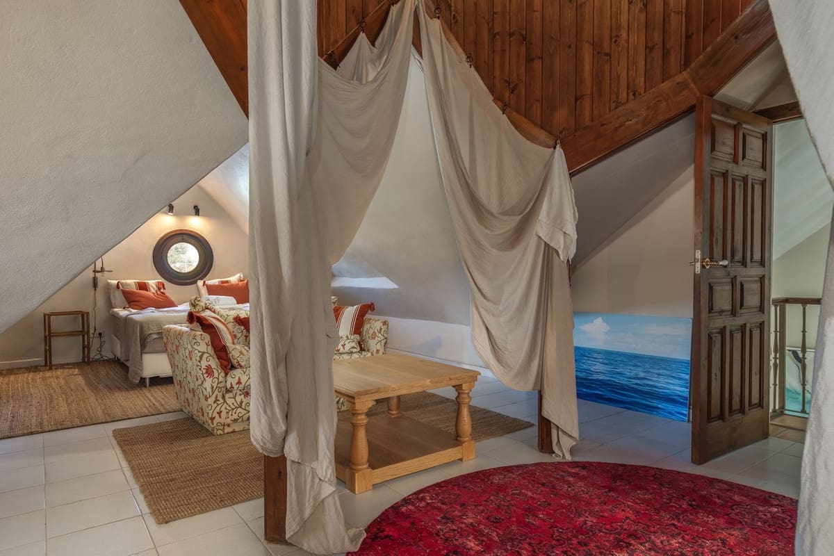 5 bedroom Villa for sale in San Pedro de Alcantara with pool - € 3,450,000 (Ref: 9737239)