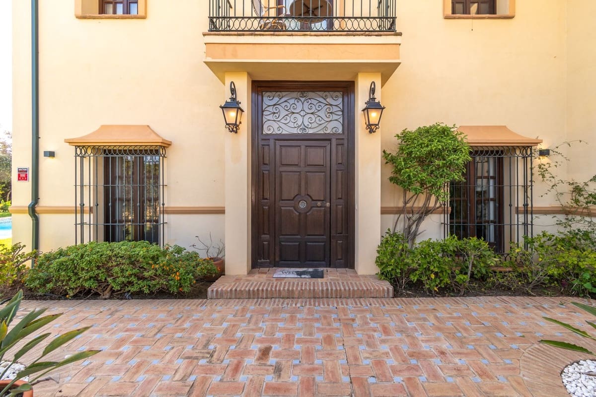 5 bedroom Villa for sale in San Pedro de Alcantara with pool - € 3,450,000 (Ref: 9737239)