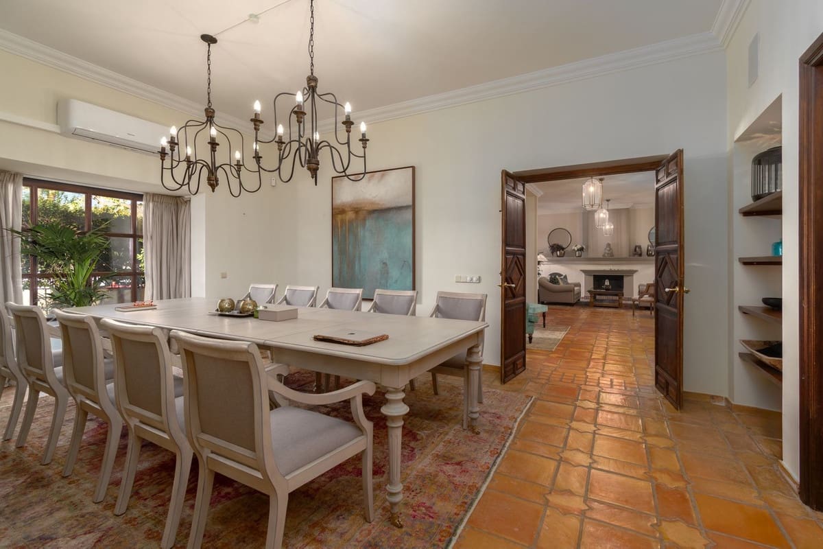 5 bedroom Villa for sale in San Pedro de Alcantara with pool - € 3,450,000 (Ref: 9737239)