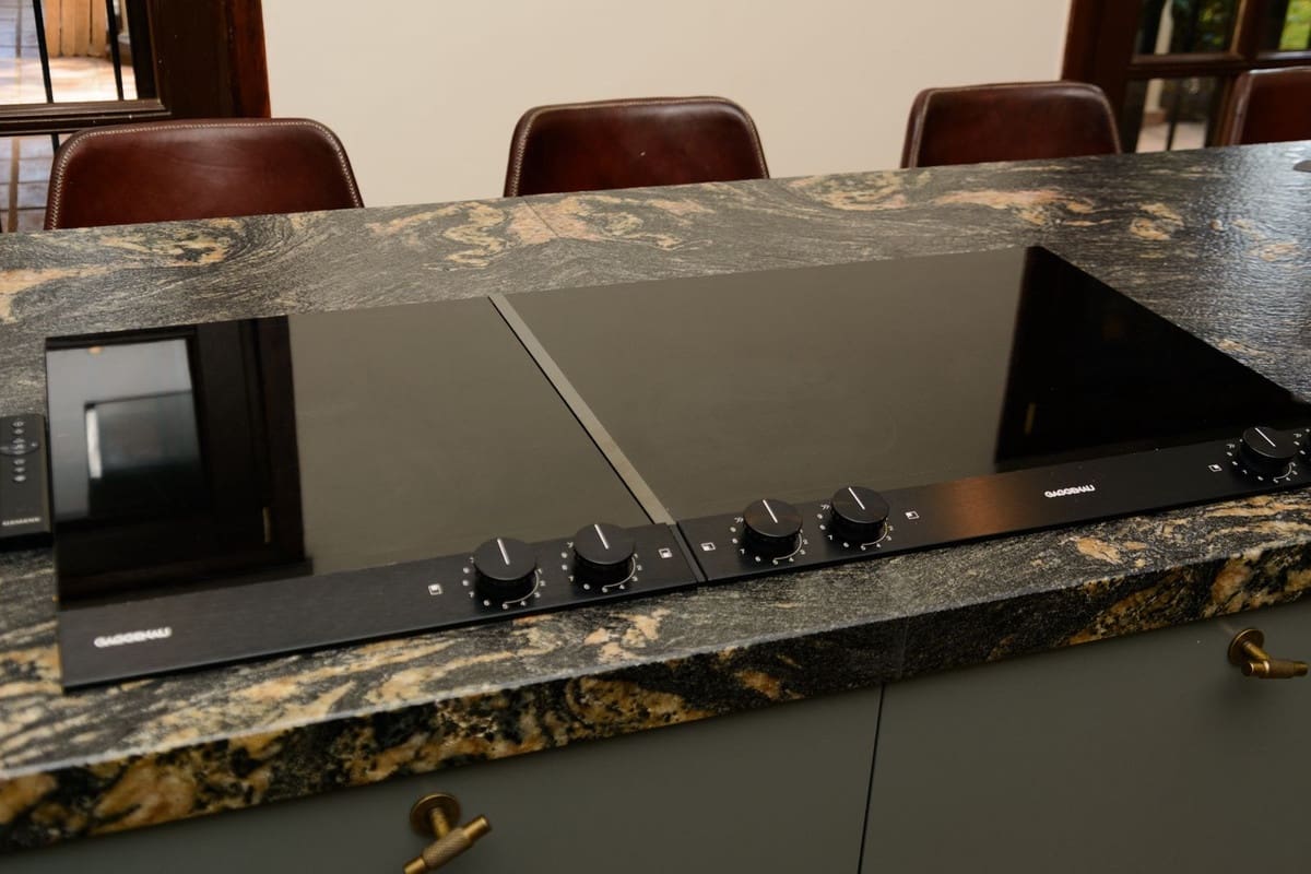 5 bedroom Villa for sale in San Pedro de Alcantara with pool - € 3,450,000 (Ref: 9737239)