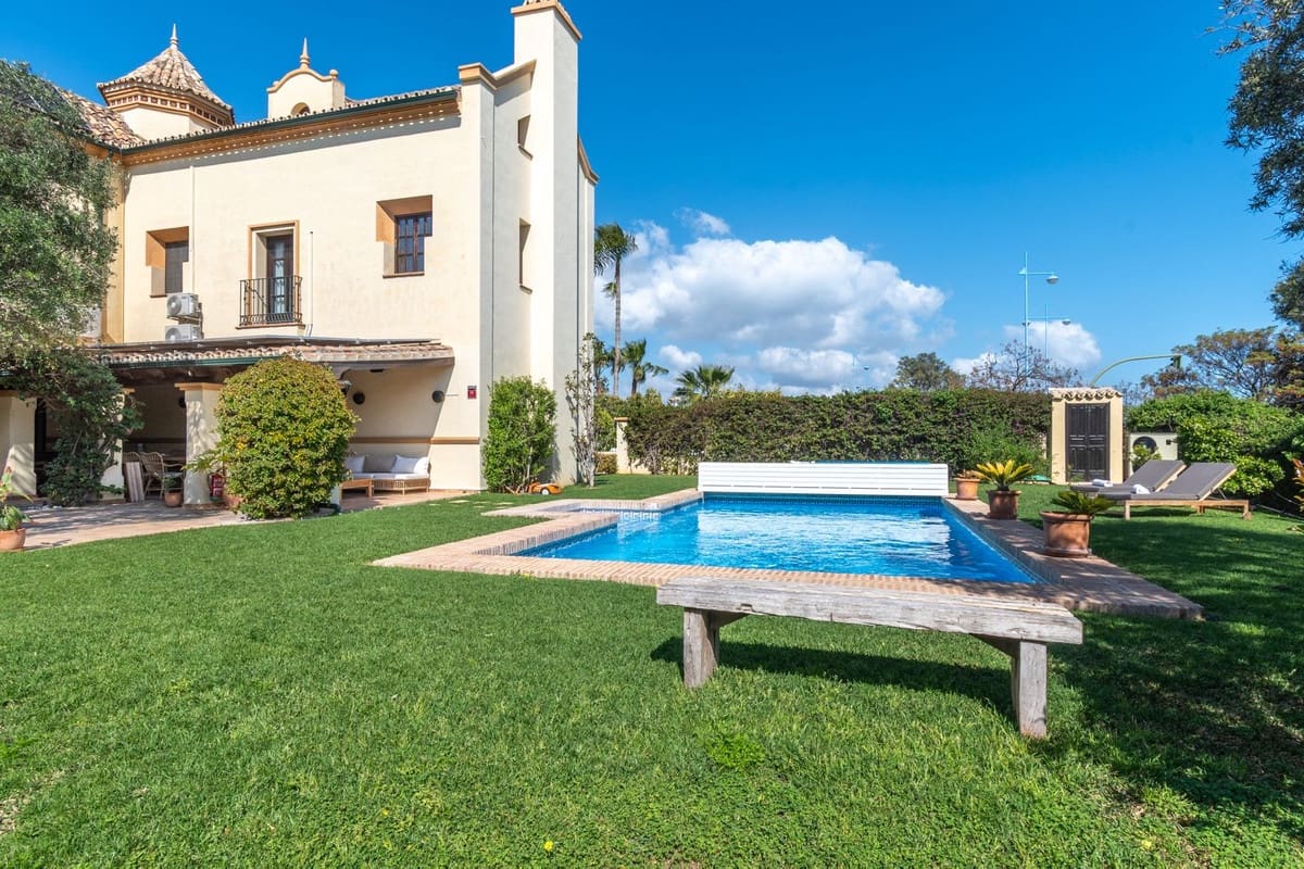 5 bedroom Villa for sale in San Pedro de Alcantara with pool - € 3,450,000 (Ref: 9737239)