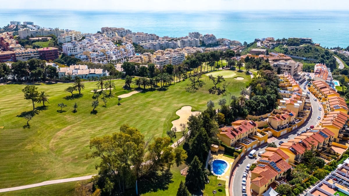 2 bedroom Penthouse for sale in Benalmadena with pool garage - € 525,000 (Ref: 9737240)