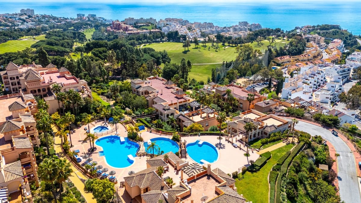 2 bedroom Penthouse for sale in Benalmadena with pool garage - € 525,000 (Ref: 9737240)