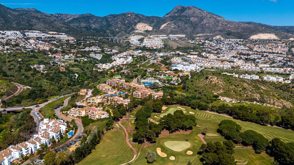 2 bedroom Penthouse for sale in Benalmadena with pool garage - € 525,000 (Ref: 9737240)