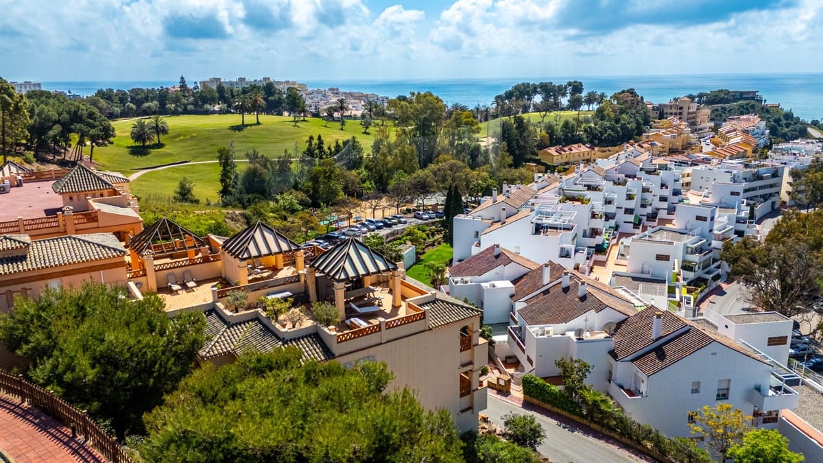 2 bedroom Penthouse for sale in Benalmadena with pool garage - € 525,000 (Ref: 9737240)