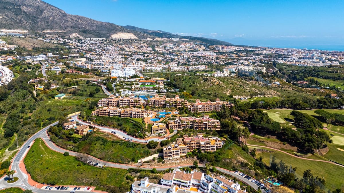 2 bedroom Penthouse for sale in Benalmadena with pool garage - € 525,000 (Ref: 9737240)