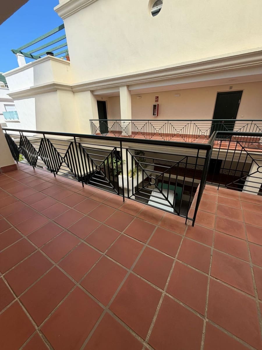 2 makuuhuone Kattohuoneisto myytävänä paikassa Puerto Banus mukana uima-altaan 
autotalli - 500 000 € (Ref: 9747337)