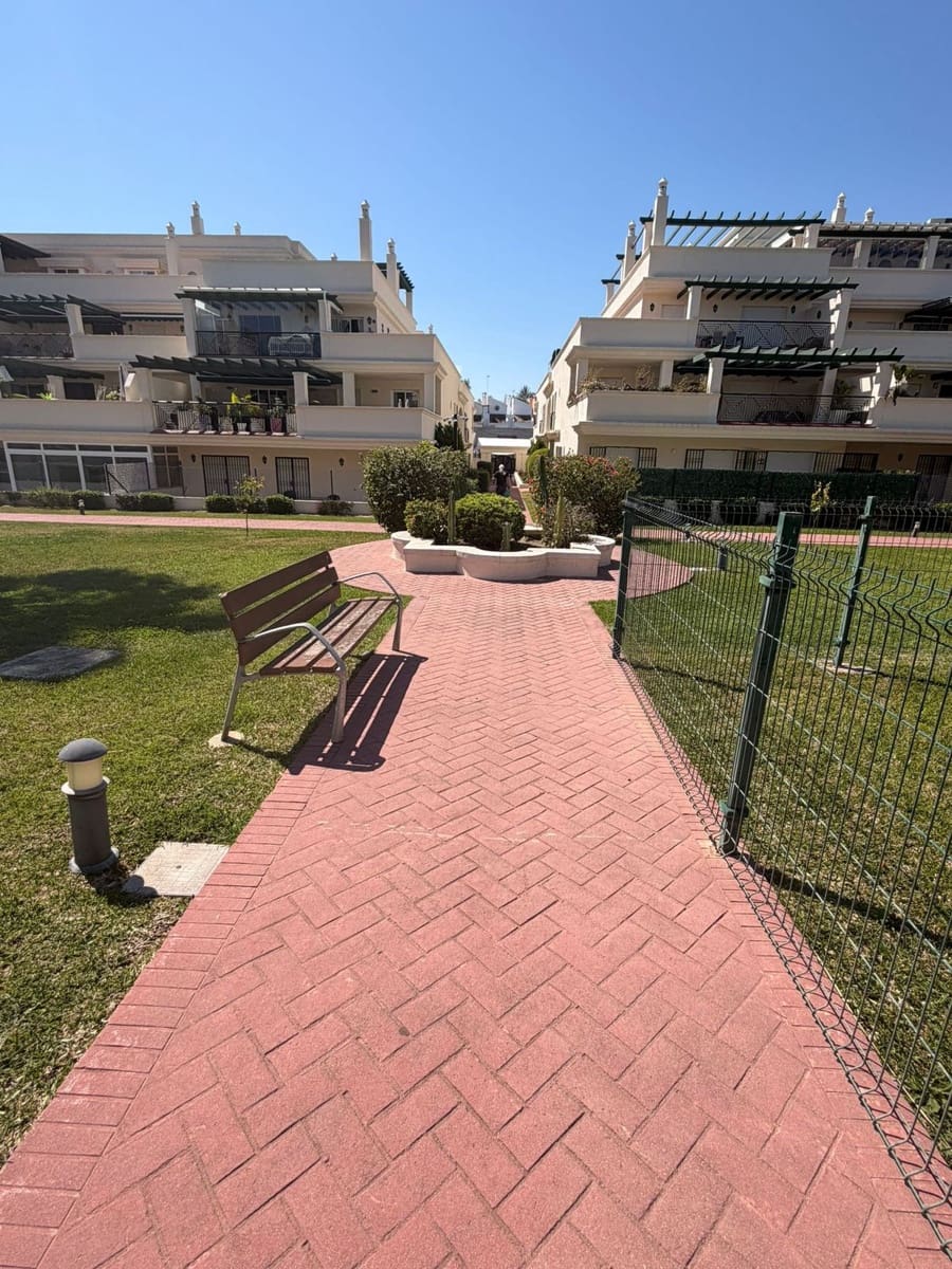 2 makuuhuone Kattohuoneisto myytävänä paikassa Puerto Banus mukana uima-altaan 
autotalli - 500 000 € (Ref: 9747337)